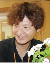 スタッフ03